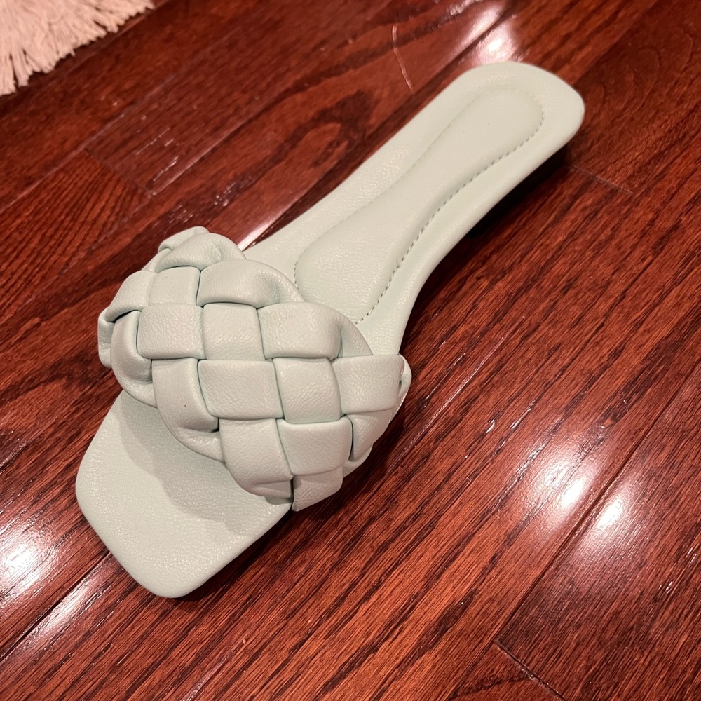 Size 40 sandal